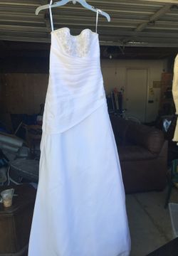 Gorgeous wedding dress, size 8, happily ever after dress
