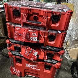 Milwaukee Packout kit 22” Rolling Tool Box, 1 Medium Tool Box , 2 Deep Parts Organizer With 6 Compartments