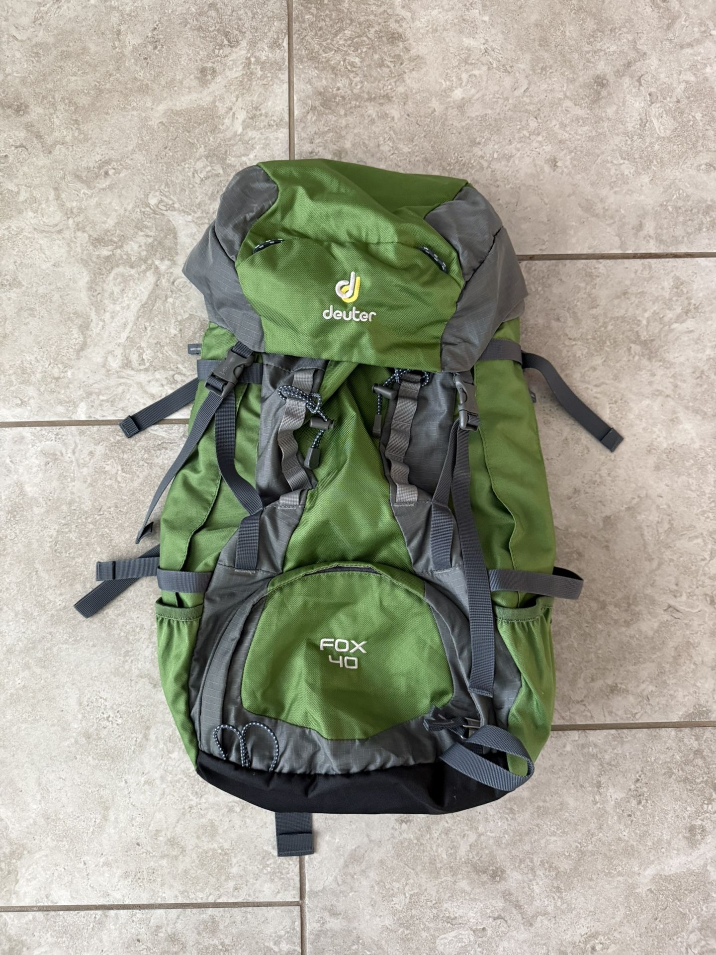Deuter Fox 40 backpack hiking backpacking camping Gray And Green