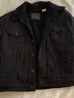 Black Levi's Sherpa lined jacket