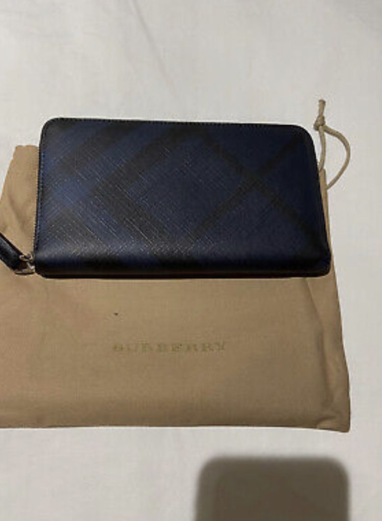 NWT Burberry Nova Check Zip Around Navy Blue Wallet