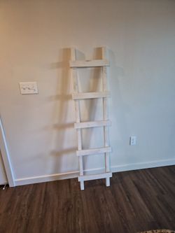 Wood ladder