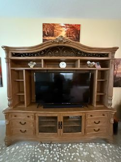 Entertainment center