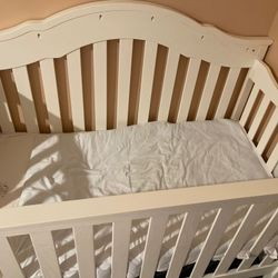 DaVinci Charlie 4-in-1 Convertible Crib