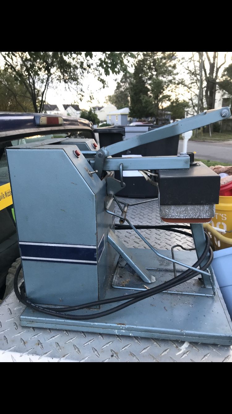 Hat press very good condition and works great