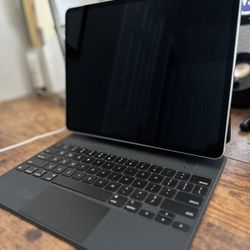 iPad Pro 12.9 6th Gen With M2 Chip And Magic Keyboard