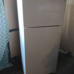 GE Refrigerator