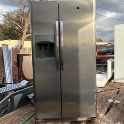 Frigidaire Refrigerator 