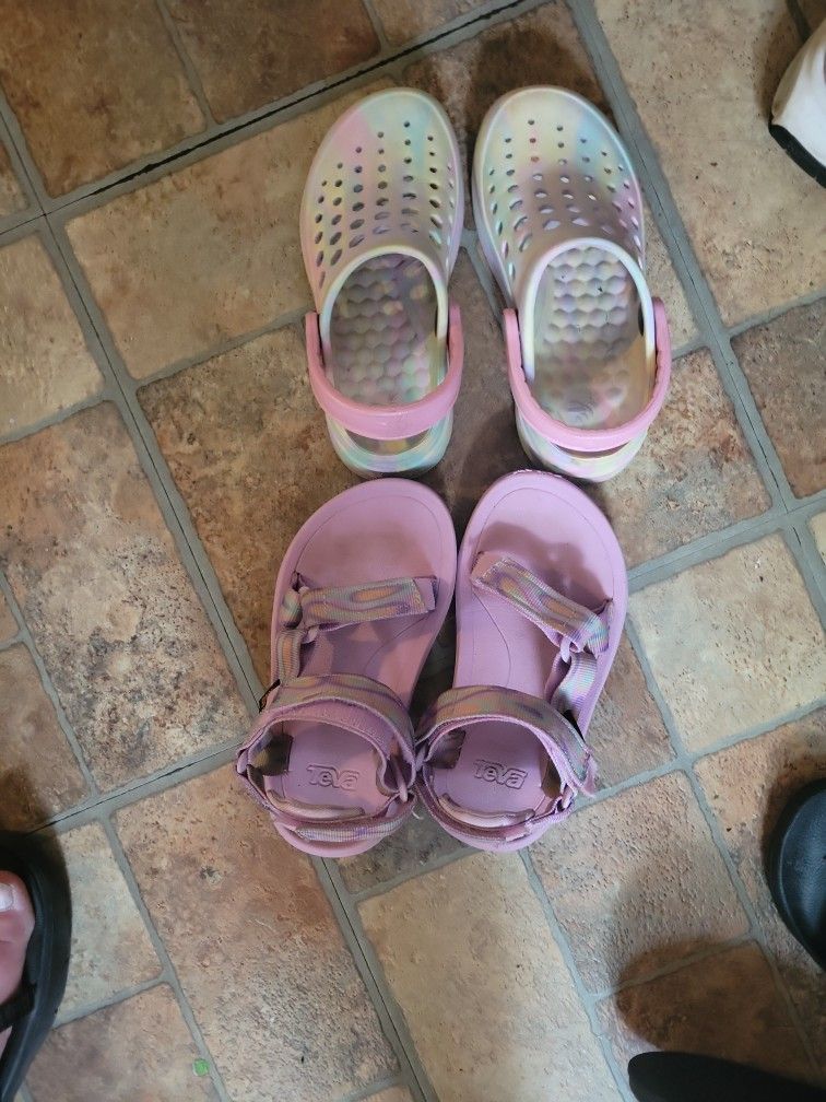 Kids Sandals Size 10/11