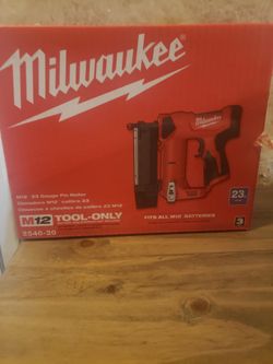 New Milwaukee M12 23 Gauge Pin Nailer 