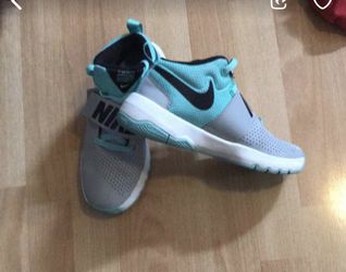 Nike shoes size 6