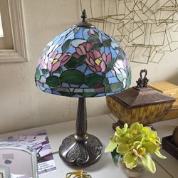 Tiffany Style Lamp with Lotus Flowers