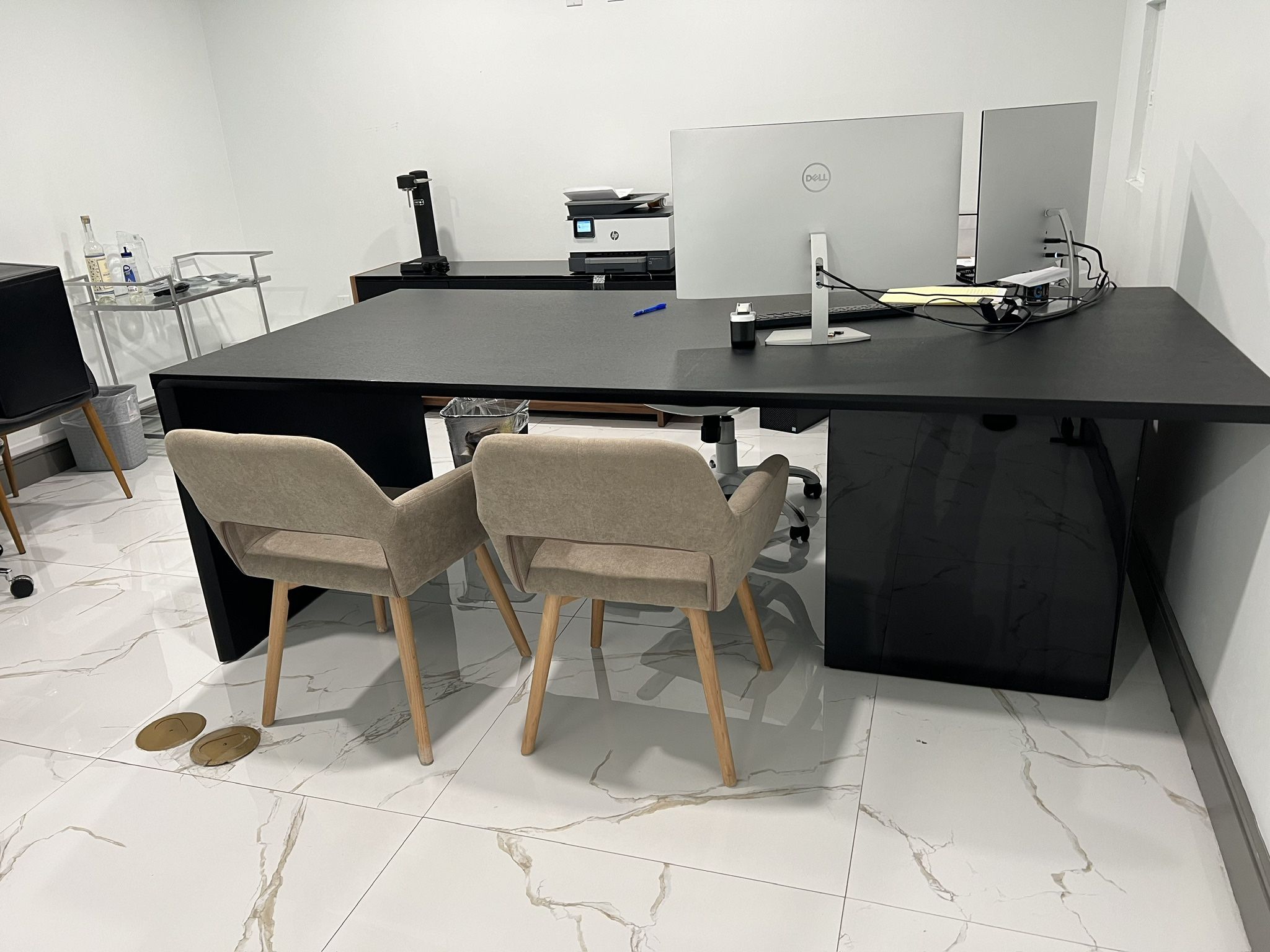 FREE PICKUP ASAP JUST THE DESK