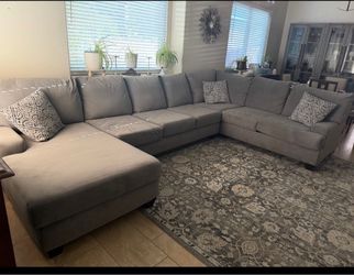 Grey U-Shaped Sectional Sofa with Chaise