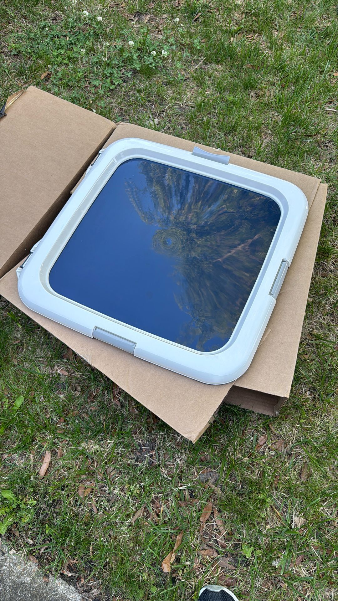 PEE PAD HOLDER