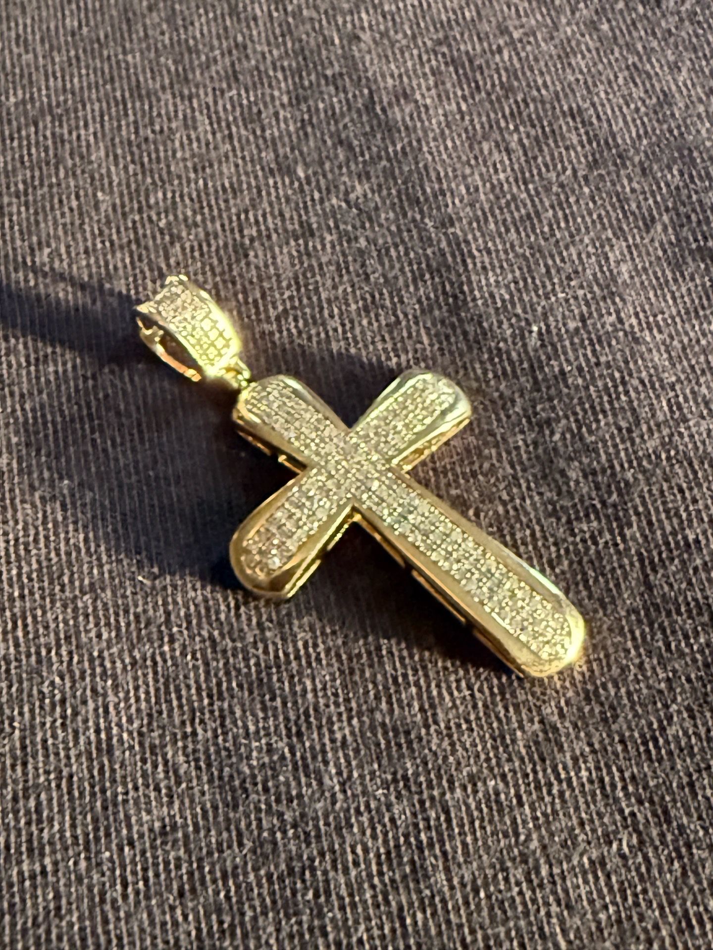 10k gold and diamond pendant w/ broken 10k chain