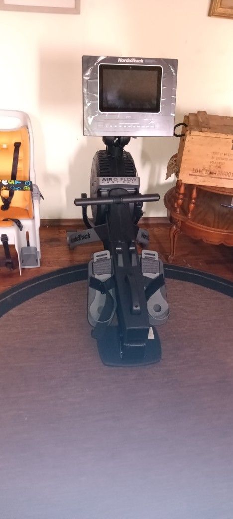 BRAND NEW NORDIC TRAC Rowing MACHINE