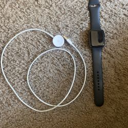APPLE watch series 3 WITH charger