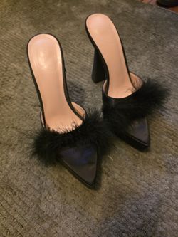 High heels With Feather Accent