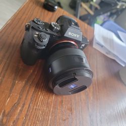 Sony Alpha 7 11 With 25 Mm Zeiss Lence