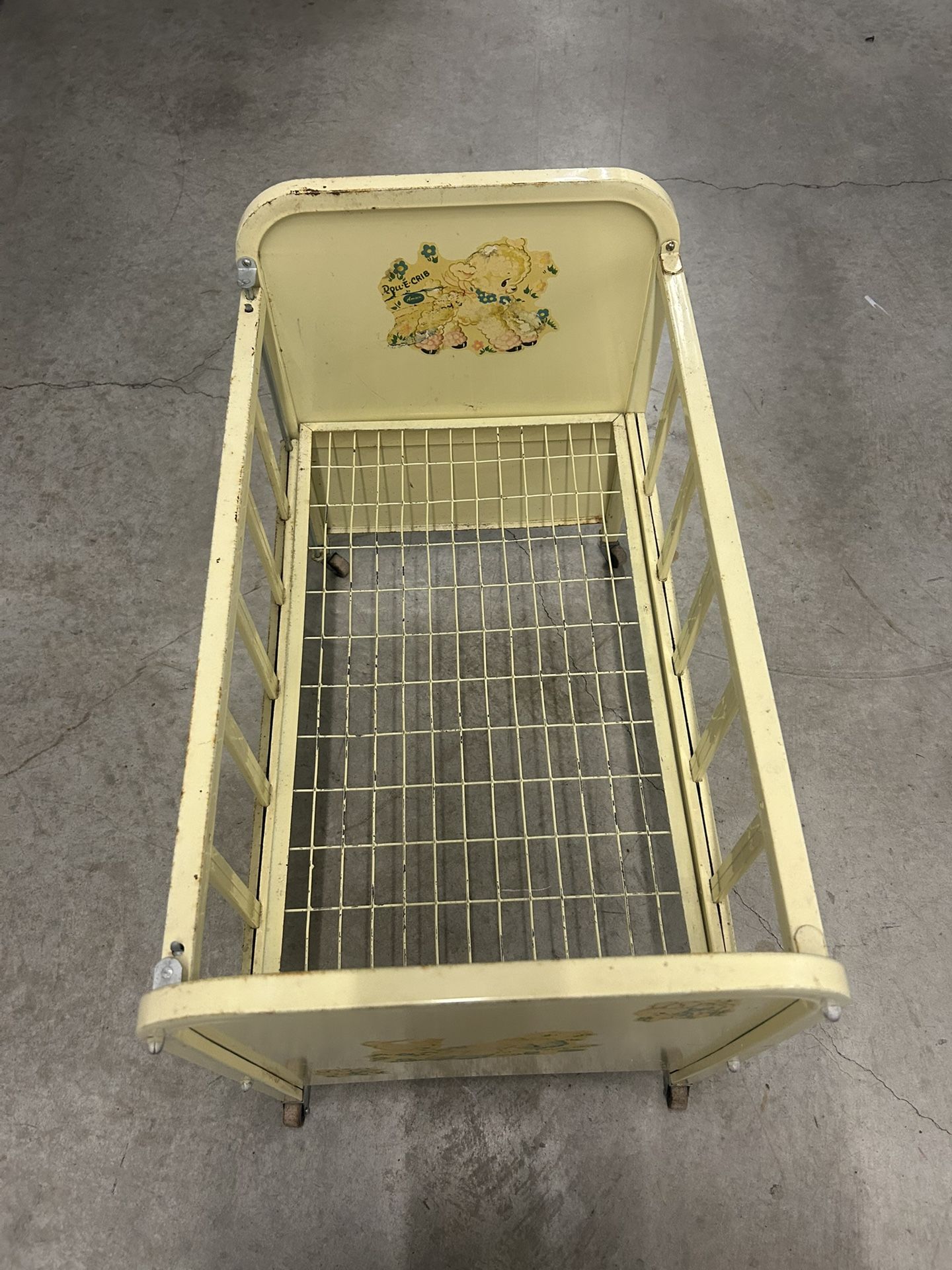 Vintage 1950s  Amsco Metal  “Doll E Crib”
