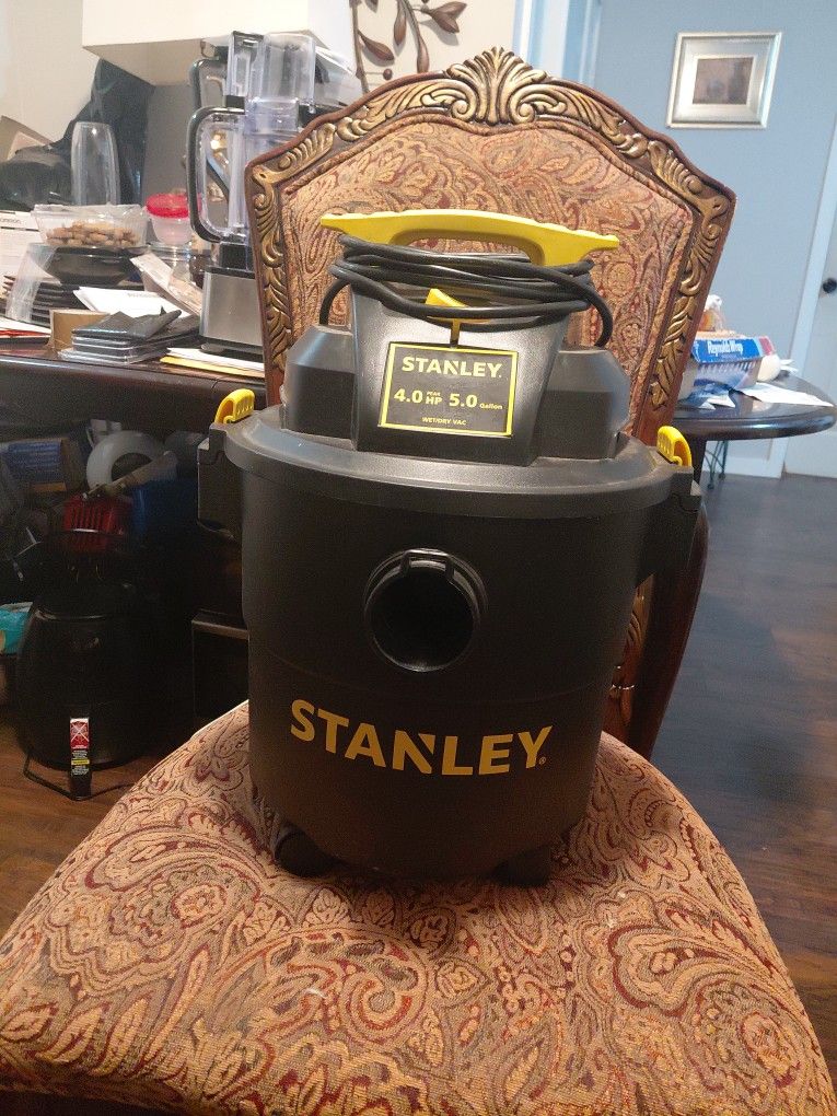 Stanley 5-Gallon, 4.0 Peak HP Wet/Dry Vacuum