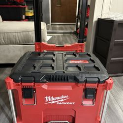 Milwaukee Rolling Tool Box 