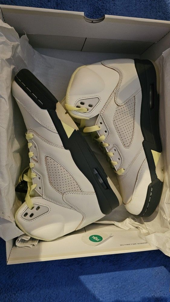 Woman's Air JORDAN 5 size 10 , Mens Size 9