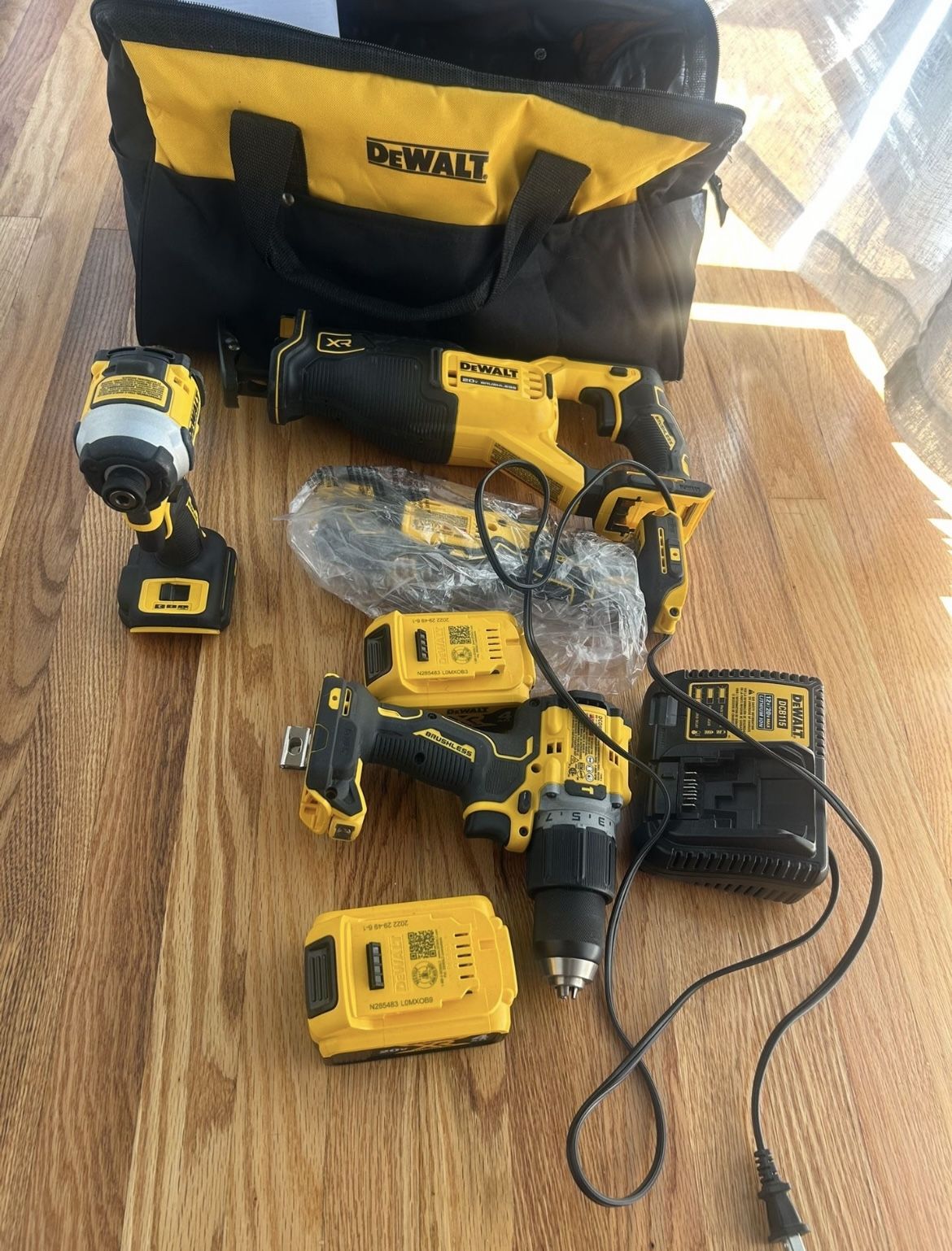 DEWALT TOOL SET 