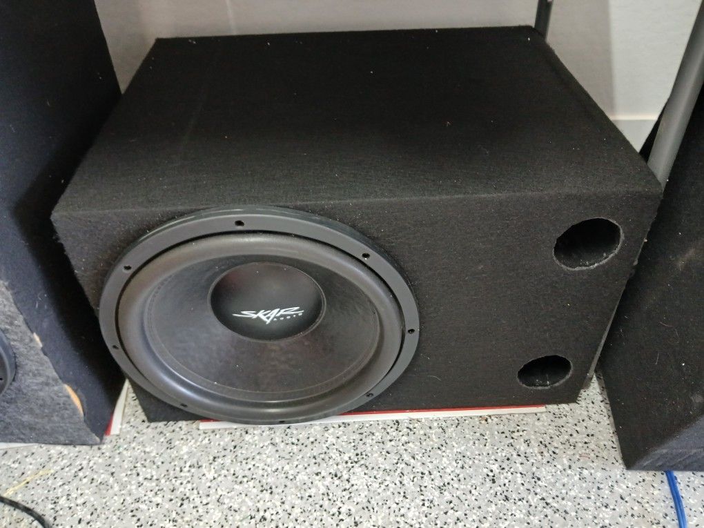 Skar Audio 15" Subwoofer With Custom Enclosure 