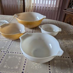 Pyrex Mixing Bowl Set & Pie Dish