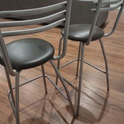 Pack of 2 Kitchen Bench In Very Well Conditions