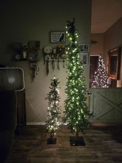 2 log type prelit Christmas tree 7 ft & 4 ft