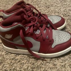 Selling Cherrywood And Gray Jordan 1 Size 3y