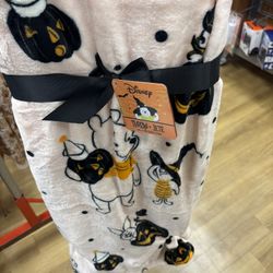 Winnie The Pooh Halloween Blanket Pink