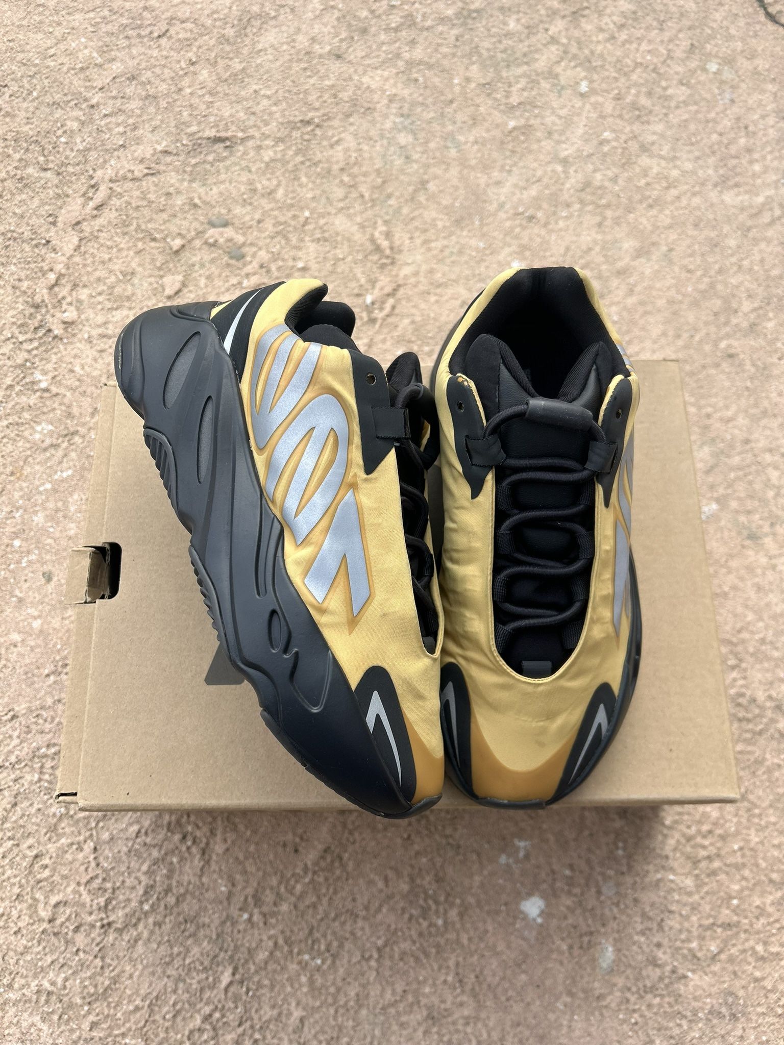 Yellow Yeezy 700s Size 4.5men