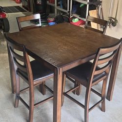Table With 4 Chairs 