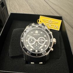 Invicta Men's 6977 Pro Diver Collection Stainless Steel Watch, with travel case.