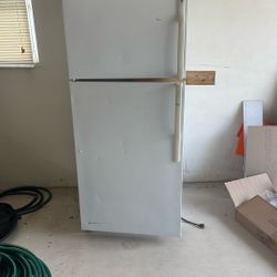 GE Refrigerator 