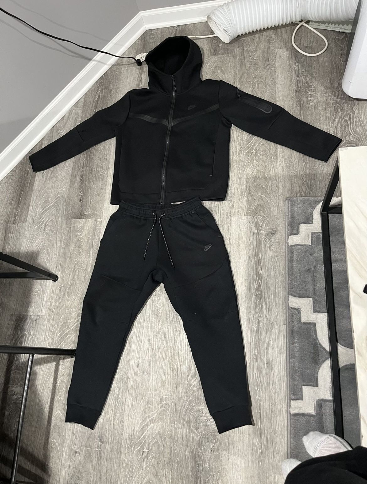 All Black Nike Tech Size M
