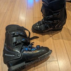 Free Salomon Evolution Ski Boots Size 29