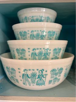 Complete Set of Pyrex Butterprint Mixing Bowls
