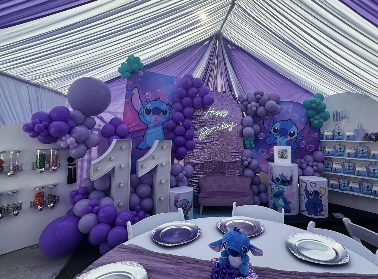 Balloons Flower arrangement Backdrops Graduation Class If 2025 Redon Chairs Umbrella Tarps Carpas Lomas