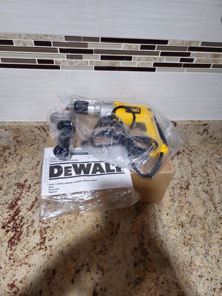 Drill DEWALT Corded with Keyless Chuck, 7.8 Amp, 1/2-Inch (DW246)