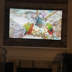 Samsung 65” Curved 4K UHD TV – Excellent Condition