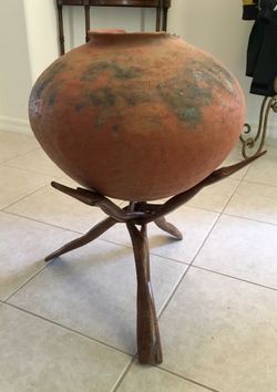TARAHUMARA POTTERY W/STAND