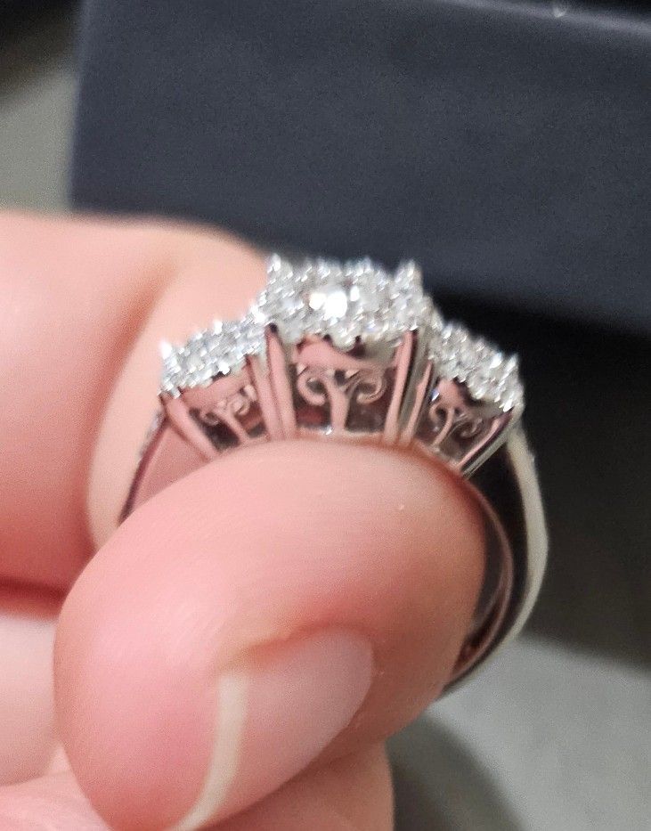 Ladies Sz 7 Engagement Ring