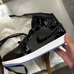 Jordan’s 1 MID SE Size 9