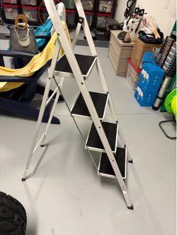 Aluminum Step Ladder