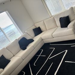 Sectional couch 